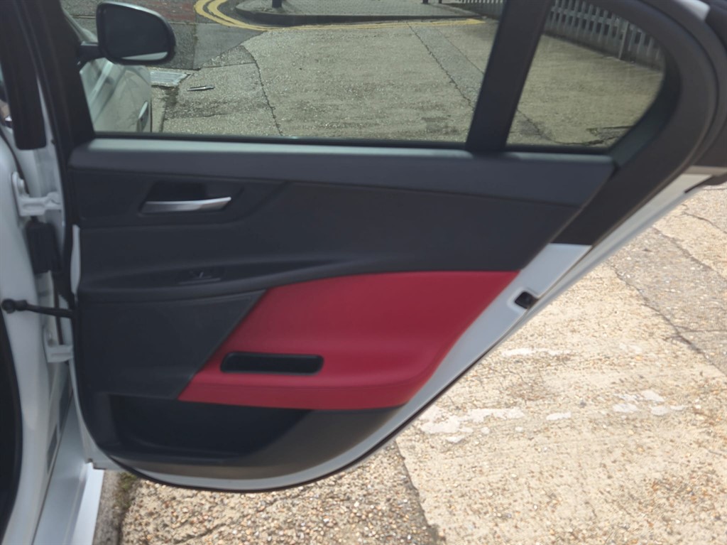 Used Jaguar XE 2017 for sale - 76922092: Photo 30