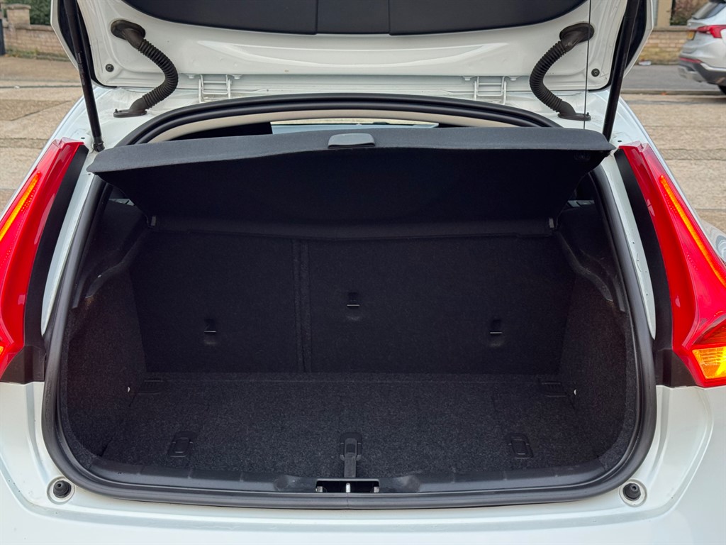 Used Volvo S40 2024 for sale - 76861983: Photo 47