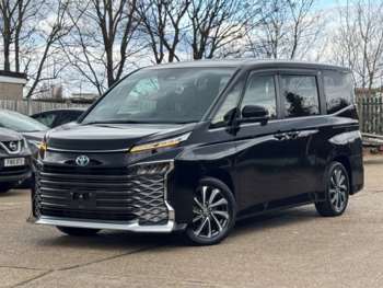 Used Toyota Voxy 2024 for sale - 74027030: Photo