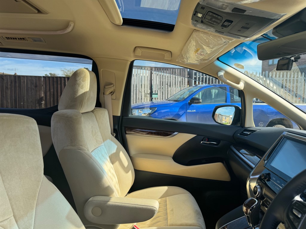 Used Toyota Alphard 2023 for sale - 77918275: Photo 10