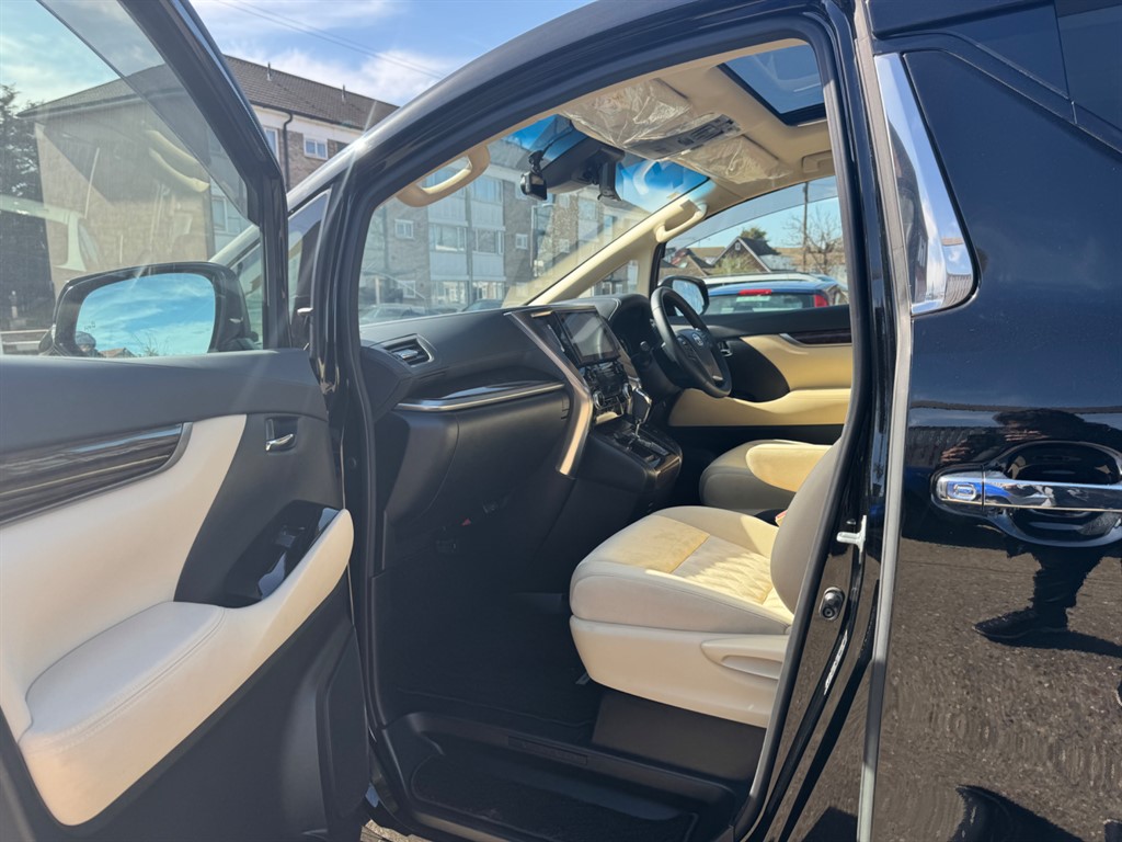 Used Toyota Alphard 2023 for sale - 77918275: Photo 11