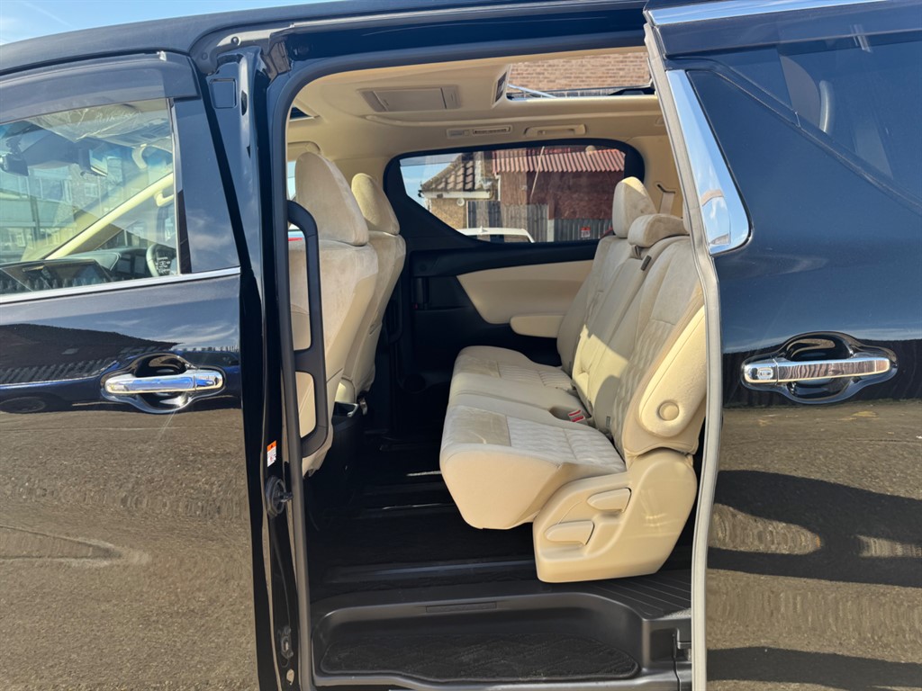 Used Toyota Alphard 2023 for sale - 77918275: Photo 45