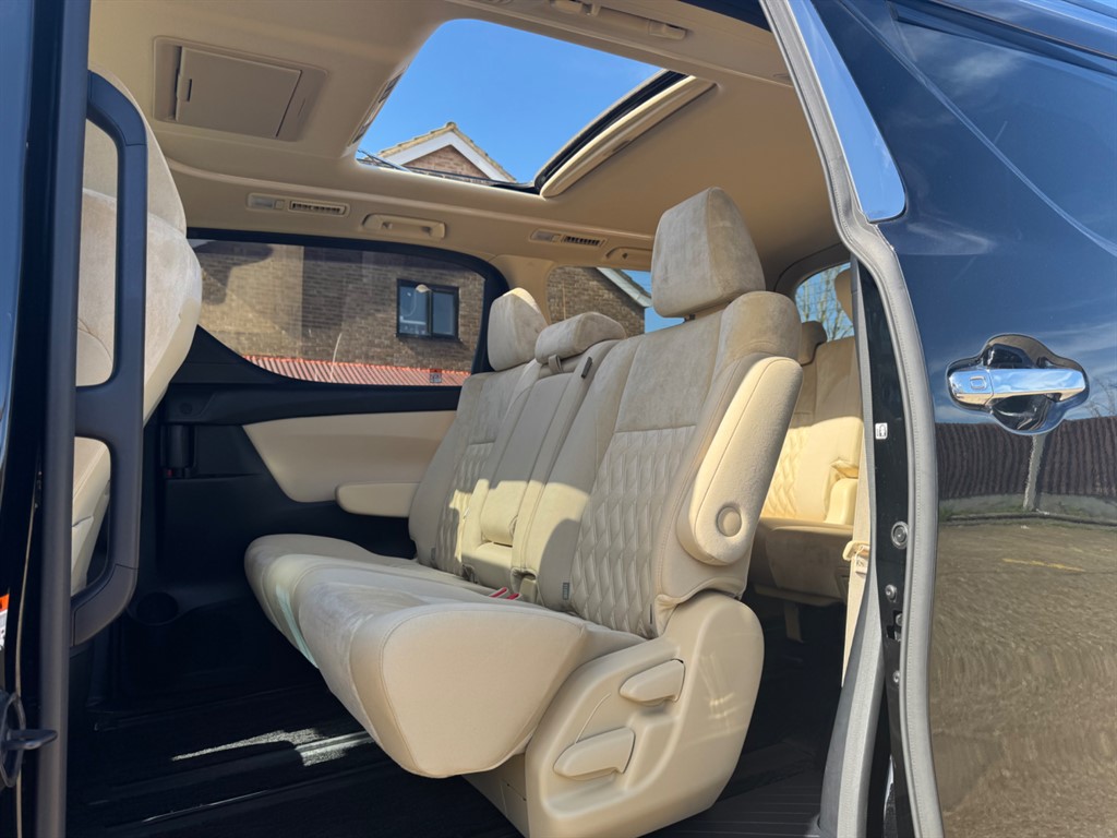 Used Toyota Alphard 2023 for sale - 77918275: Photo 46