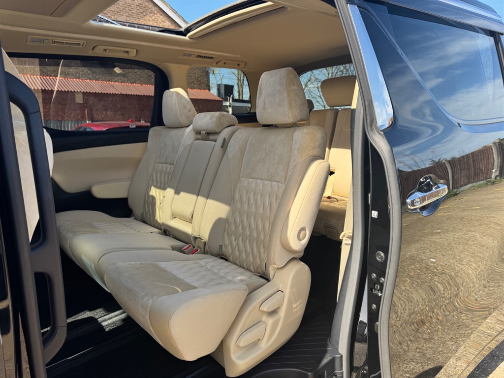 Used Toyota Alphard 2023 for sale - 77918275: Photo 49