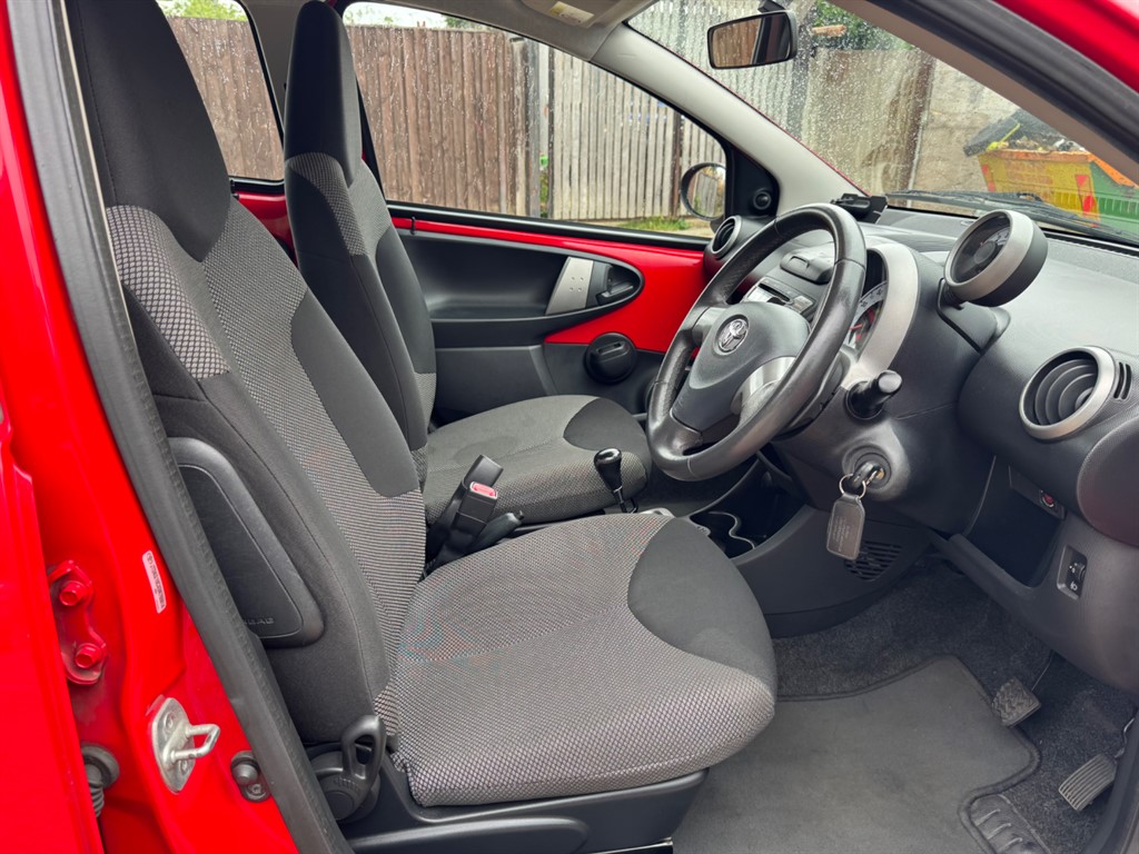 Used Toyota AYGO 2014 for sale - 76731887: Photo 10