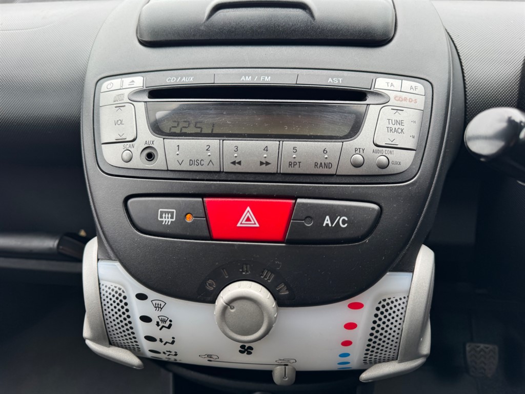 Used Toyota AYGO 2014 for sale - 76731887: Photo 19