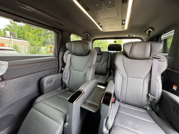 Used Toyota Alphard 2024 for sale - 75572117: Photo 40