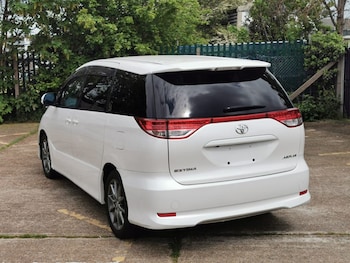 Used Toyota Estima 2011 for sale - 75572384: Photo