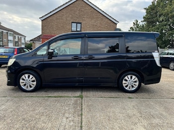 Used Honda Stepwagon 2010 for sale - 75570912: Photo