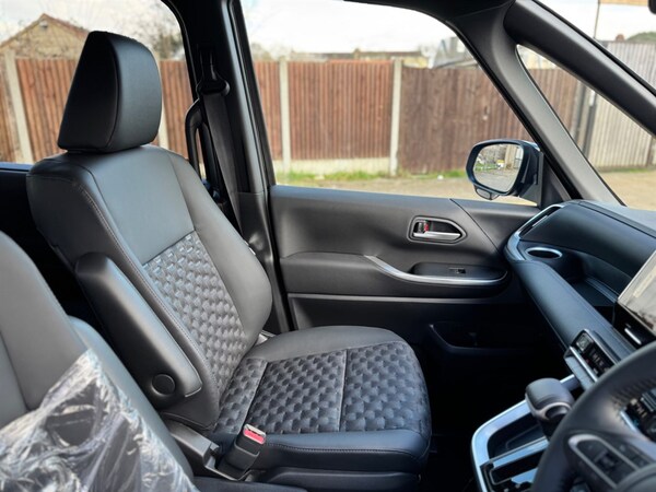 Used Toyota Voxy 2024 for sale - 75572253: Photo 17