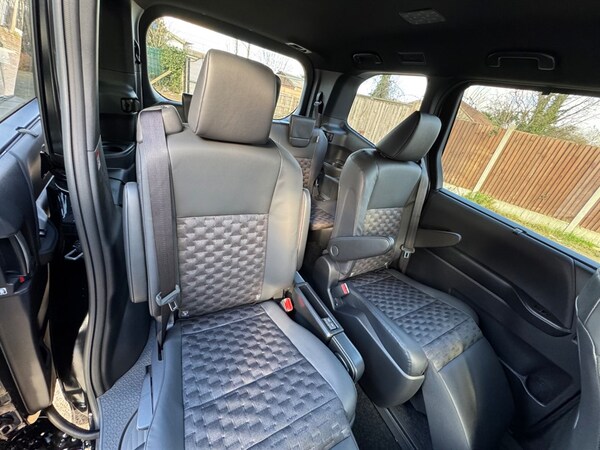 Used Toyota Voxy 2024 for sale - 75572253: Photo 18