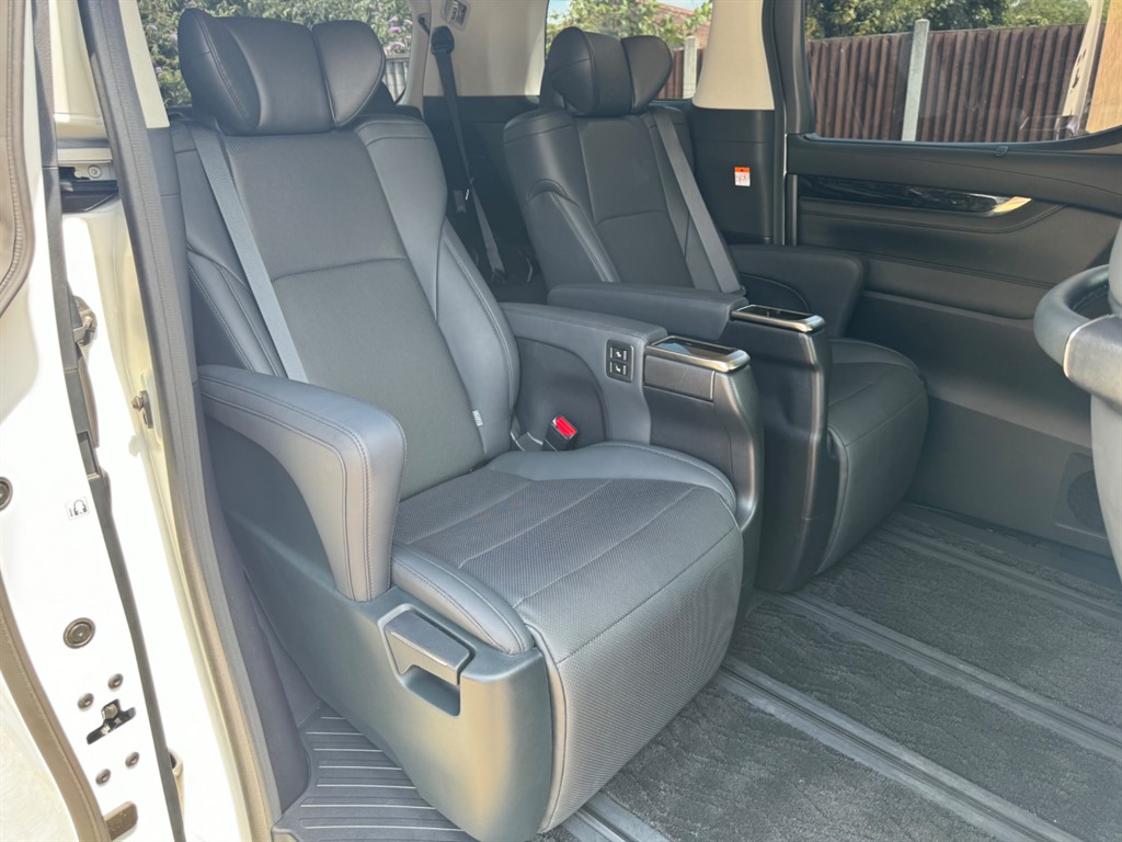 Used Toyota Alphard 2024 for sale - 77513894: Photo 15