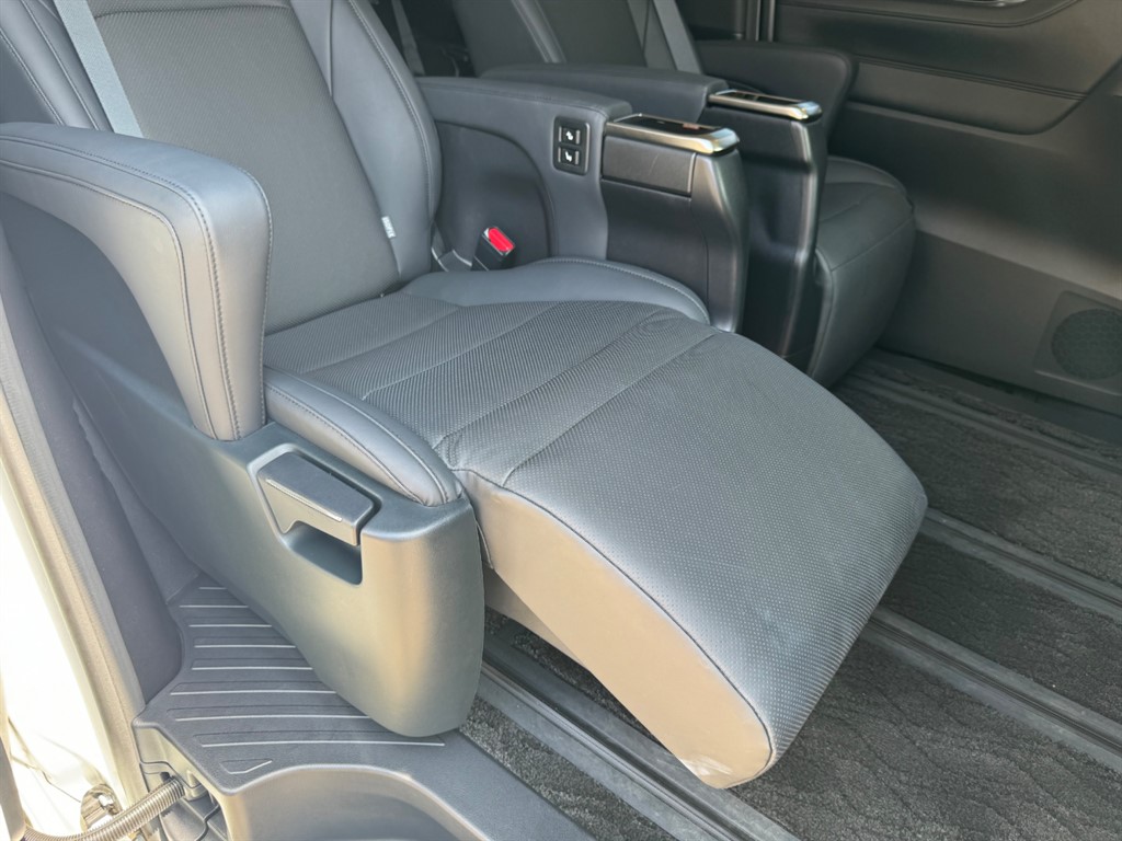 Used Toyota Alphard 2024 for sale - 77513894: Photo 16