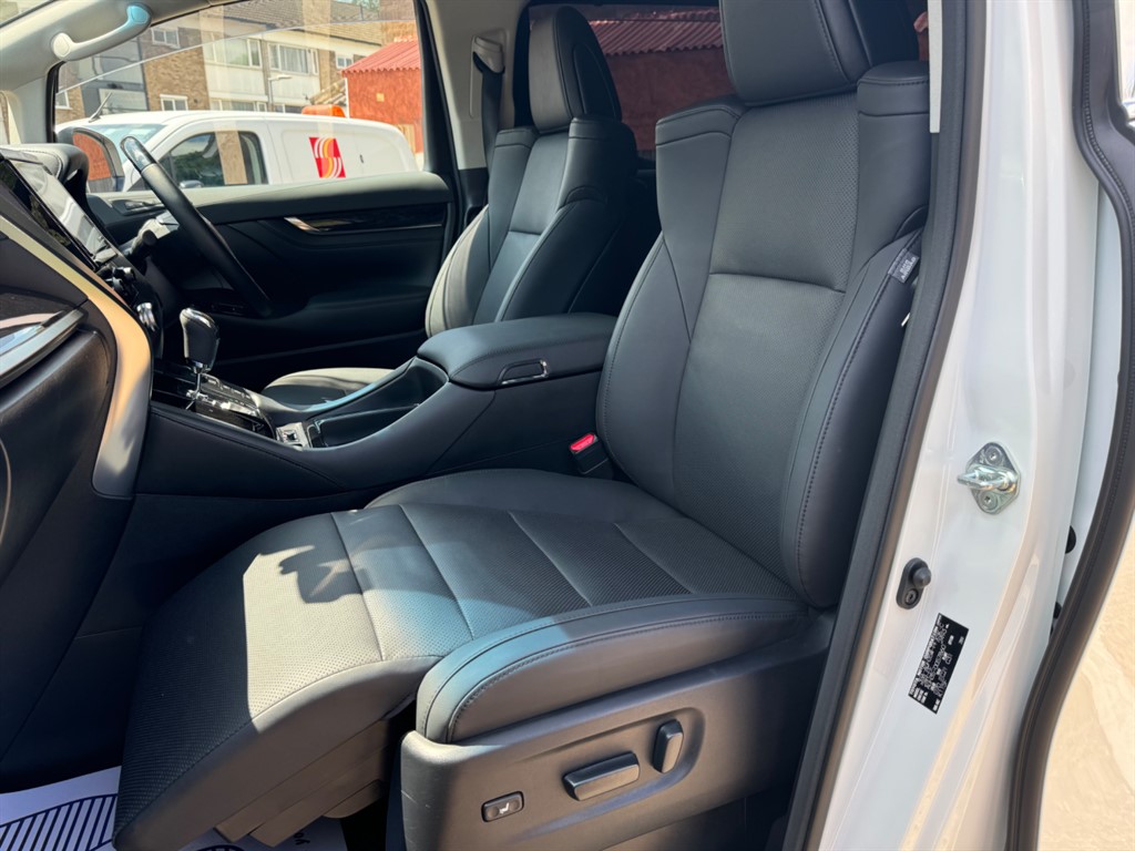 Used Toyota Alphard 2024 for sale - 77513894: Photo 59