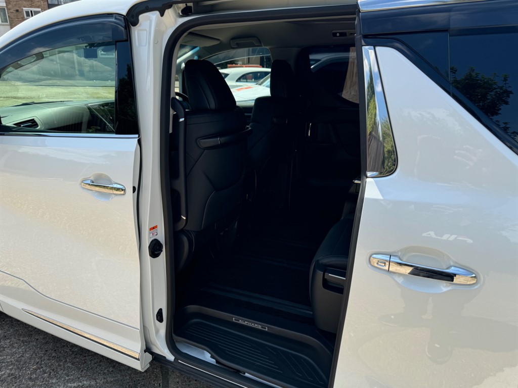 Used Toyota Alphard 2024 for sale - 77513894: Photo 64
