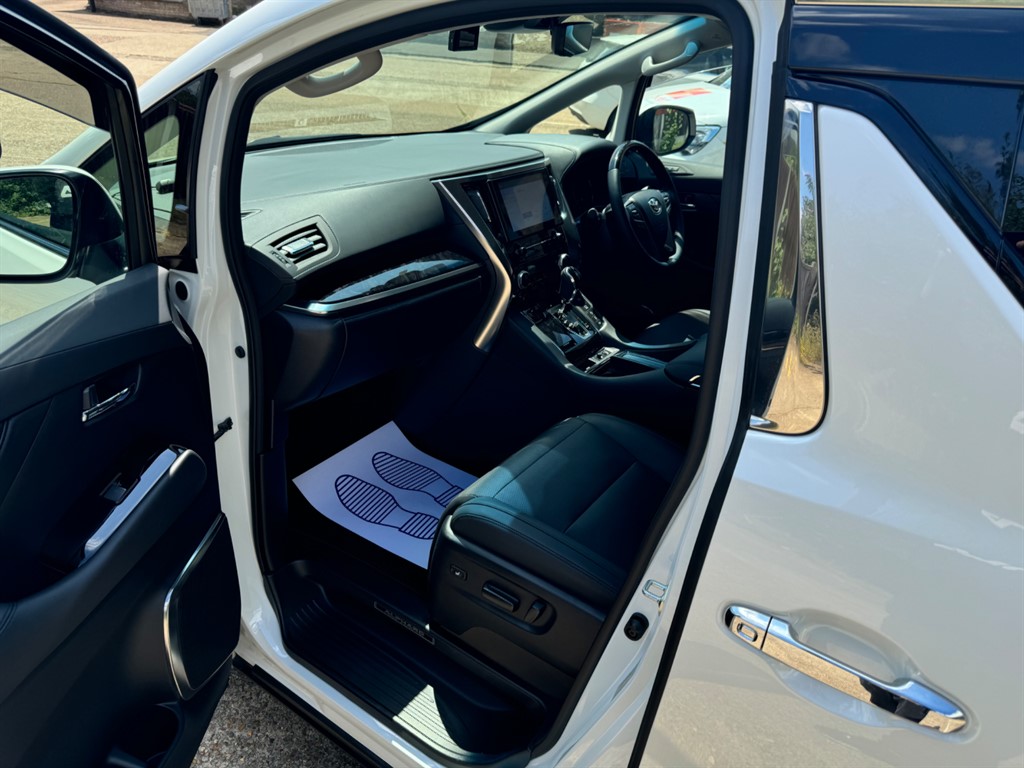 Used Toyota Alphard 2024 for sale - 77513894: Photo 66