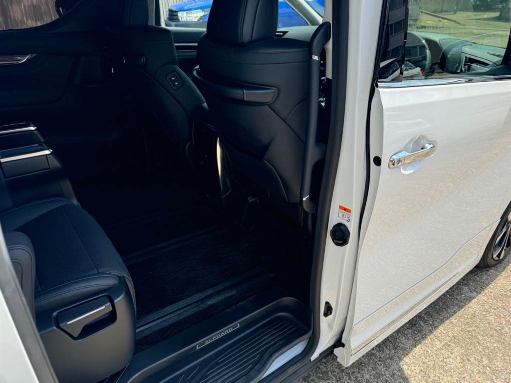Used Toyota Alphard 2024 for sale - 77513894: Photo 90