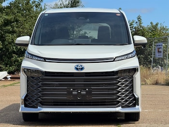 Used Toyota Voxy 2025 for sale - 79421161: Photo