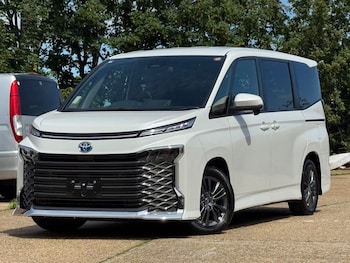 Used Toyota Voxy 2025 for sale - 79421161: Photo
