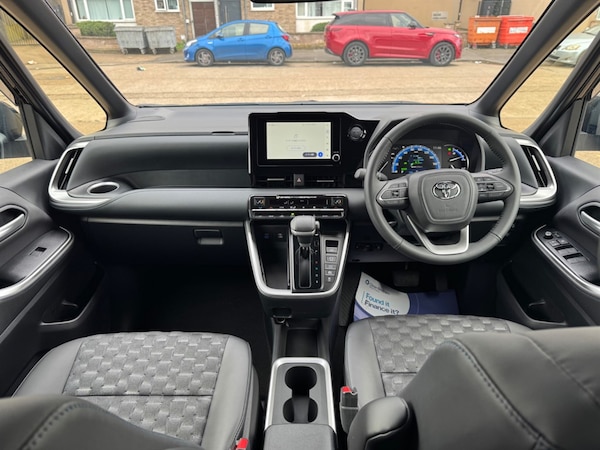 Used Toyota Voxy 2024 for sale - 75570237: Photo 28