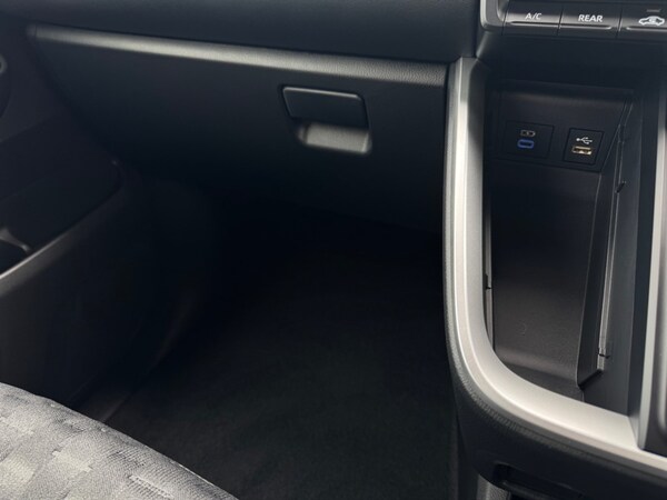 Used Toyota Voxy 2024 for sale - 75570237: Photo 39
