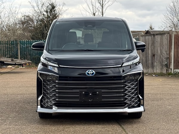Used Toyota Voxy 2024 for sale - 75570237: Photo 3