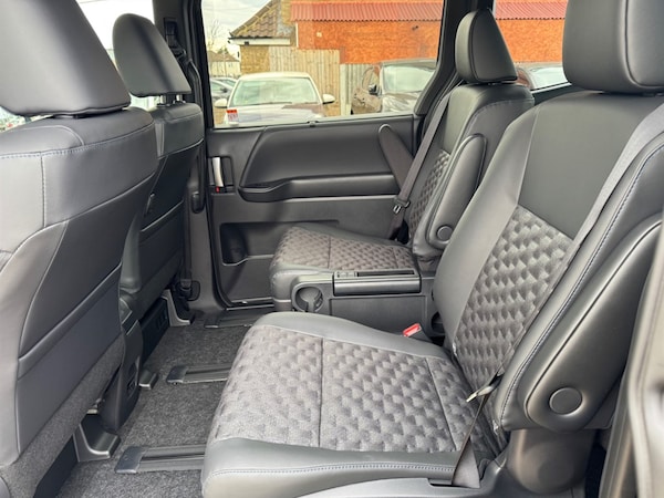 Used Toyota Voxy 2024 for sale - 75570237: Photo 48