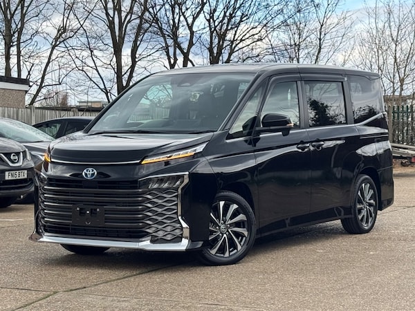 Used Toyota Voxy 2024 for sale - 75570237: Photo 4