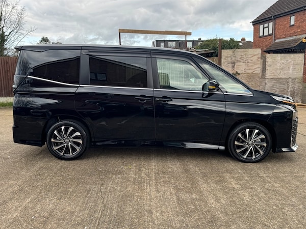 Used Toyota Voxy 2024 for sale - 75570237: Photo 8