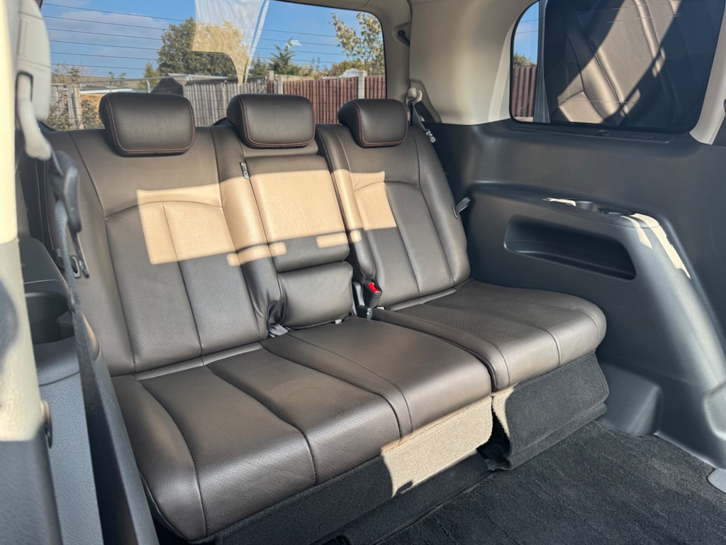 Used Nissan Elgrand 2025 for sale - 76664639: Photo 51