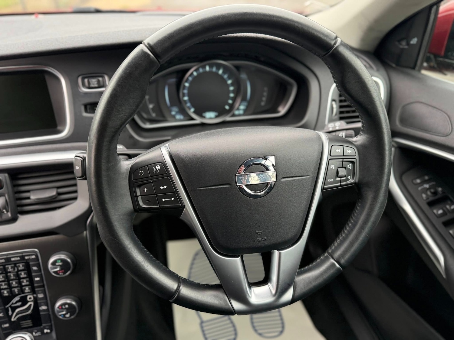 Used Volvo V40 2024 for sale - 78131760: Photo 23