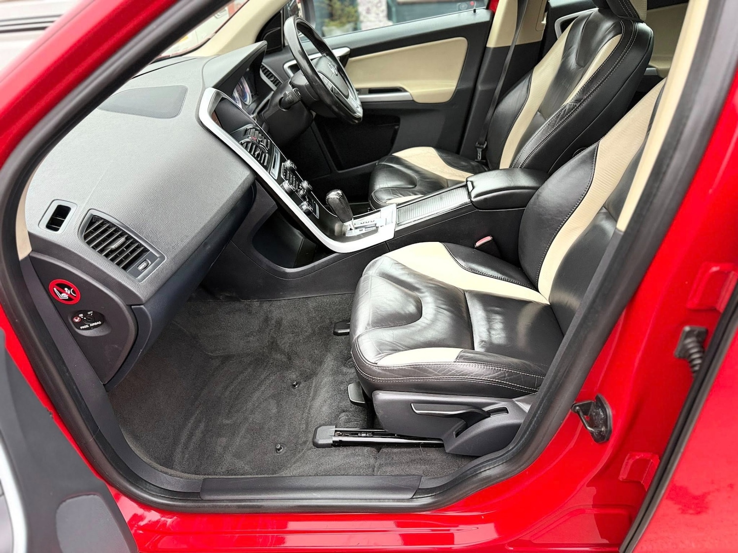 Used Volvo XC60 2011 for sale - 77034549: Photo 22