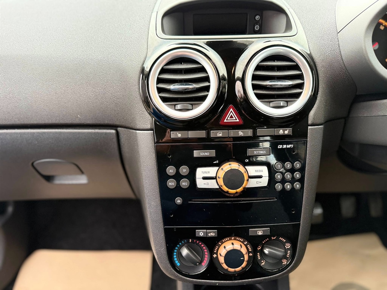 Used Vauxhall Corsa 2013 for sale - 76856975: Photo 17