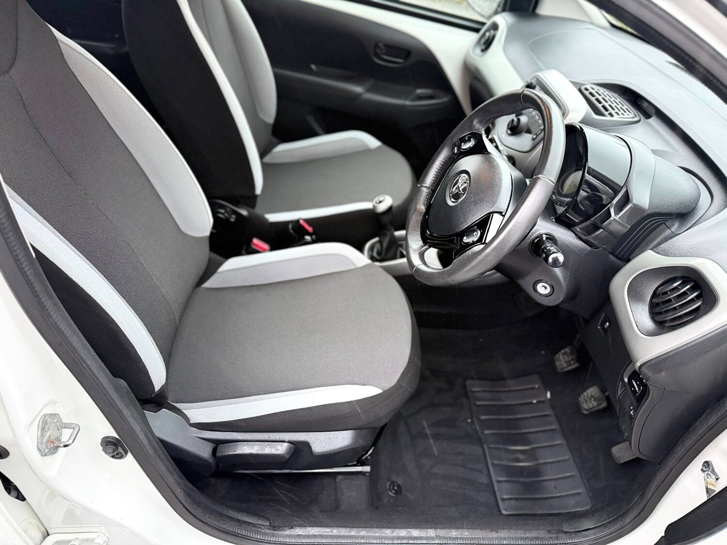 Used Toyota AYGO 2015 for sale - 77186151: Photo 14