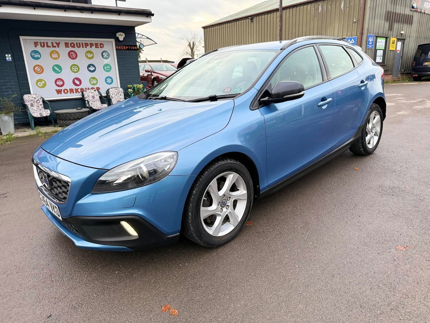 Used Volvo V40 2014 for sale - 76614708: Photo 1