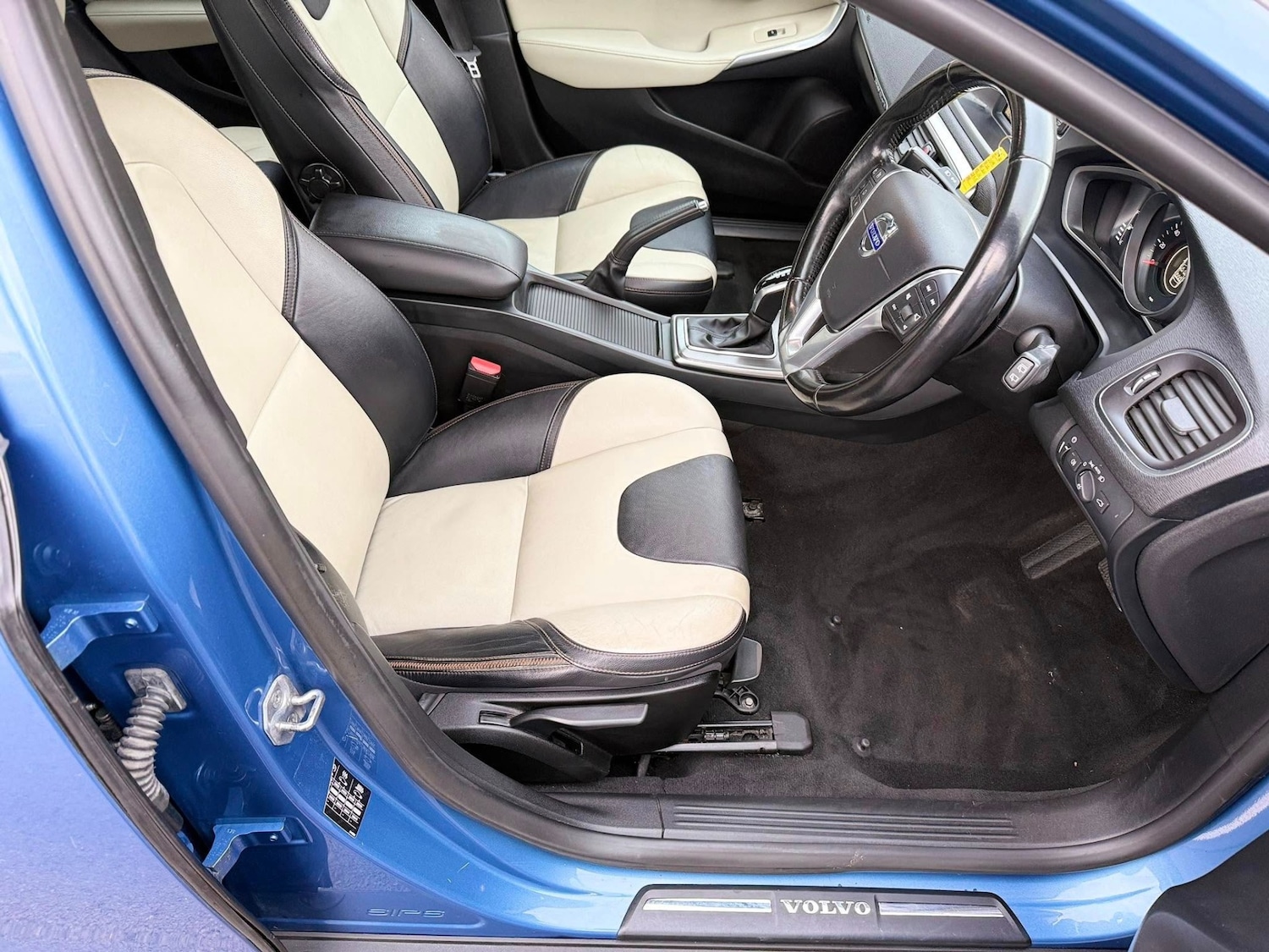 Used Volvo V40 2014 for sale - 76614708: Photo 14