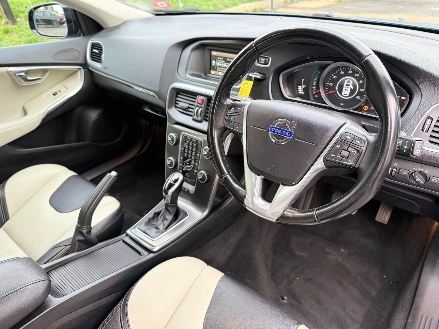 Used Volvo V40 2014 for sale - 76614708: Photo 15