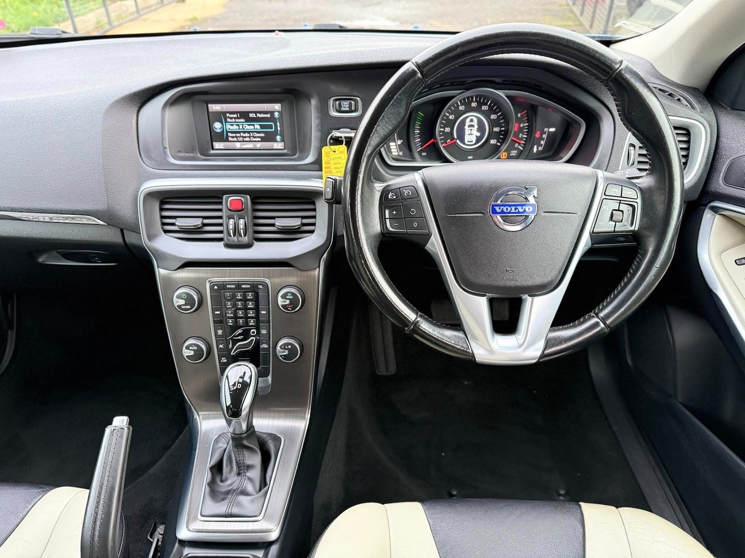 Used Volvo V40 2014 for sale - 76614708: Photo 17