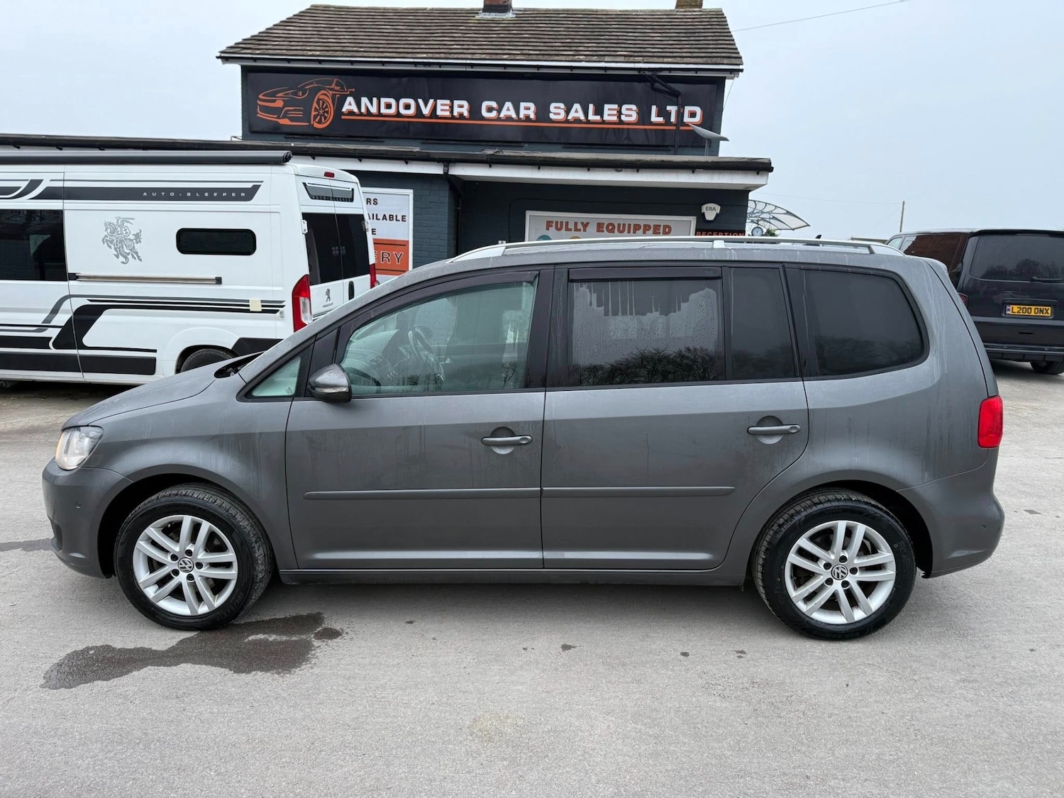 Used Volkswagen Touran 2015 for sale - 77742967: Photo 2