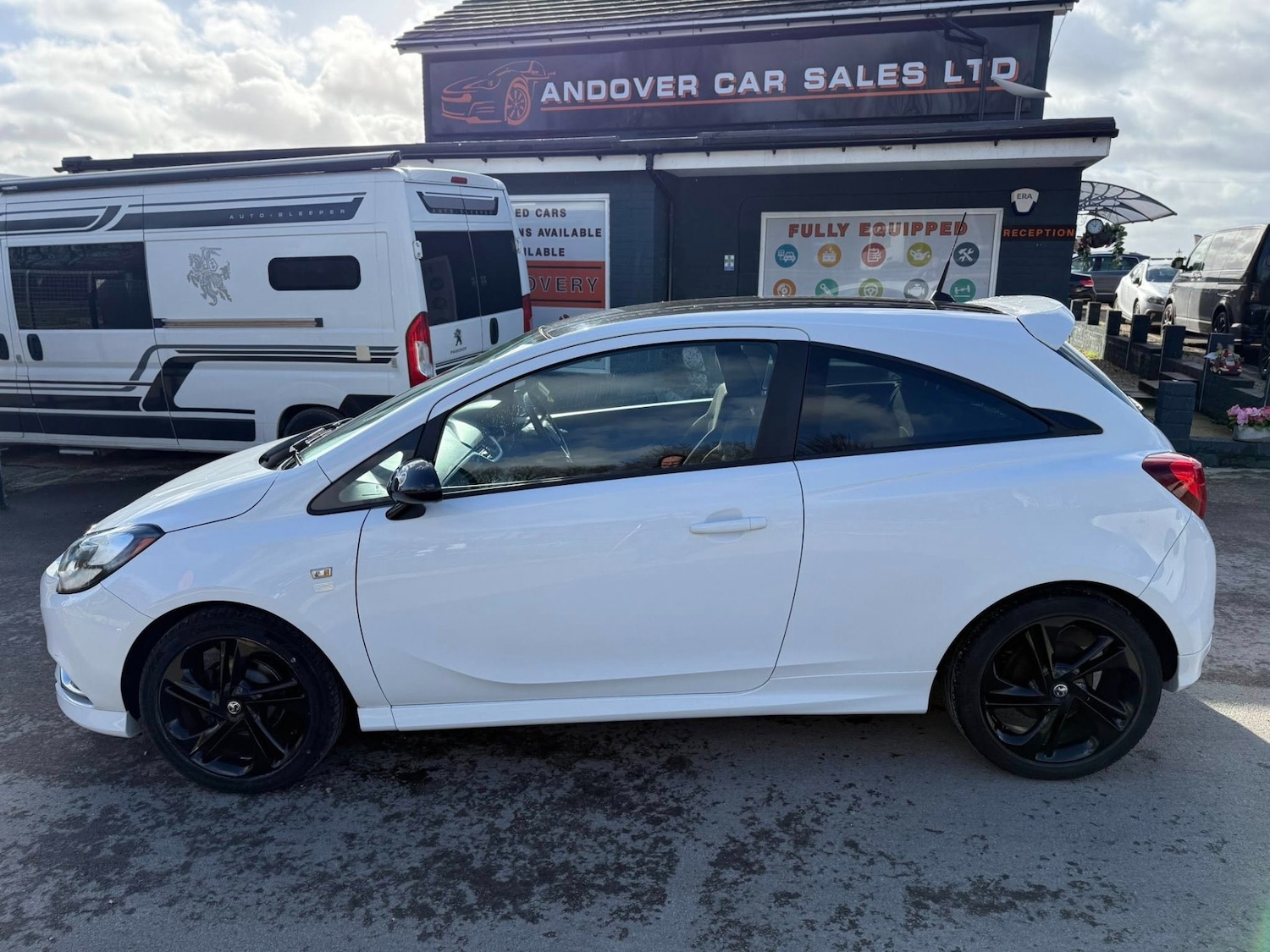 Used Vauxhall Corsa 2015 for sale - 77567740: Photo 2