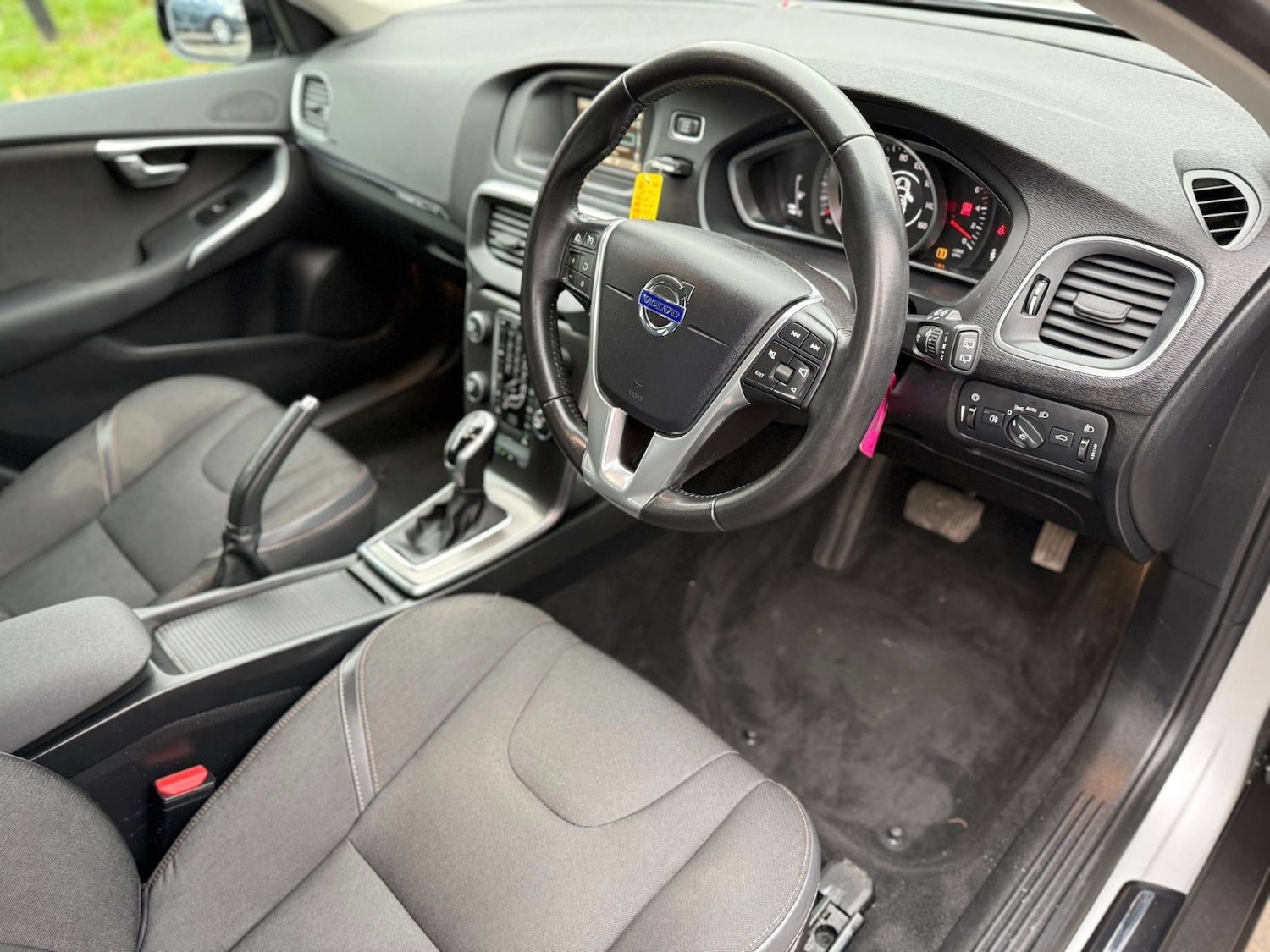 Used Volvo V40 2015 for sale - 77591646: Photo 15