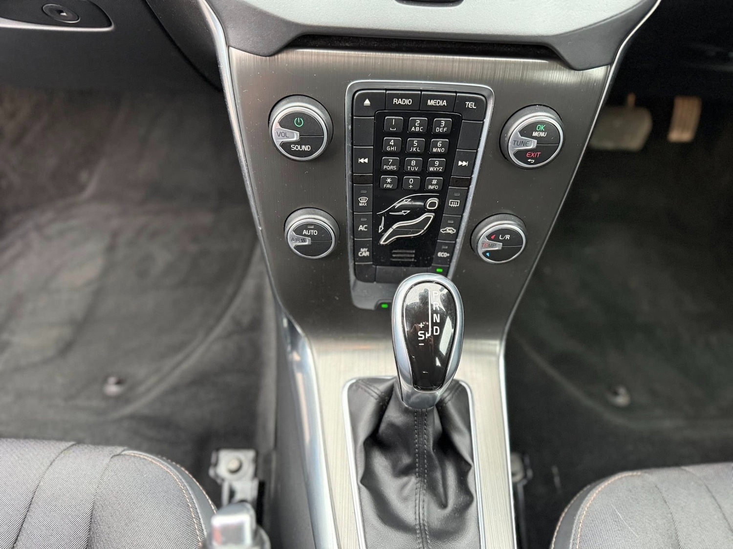 Used Volvo V40 2015 for sale - 77591646: Photo 21