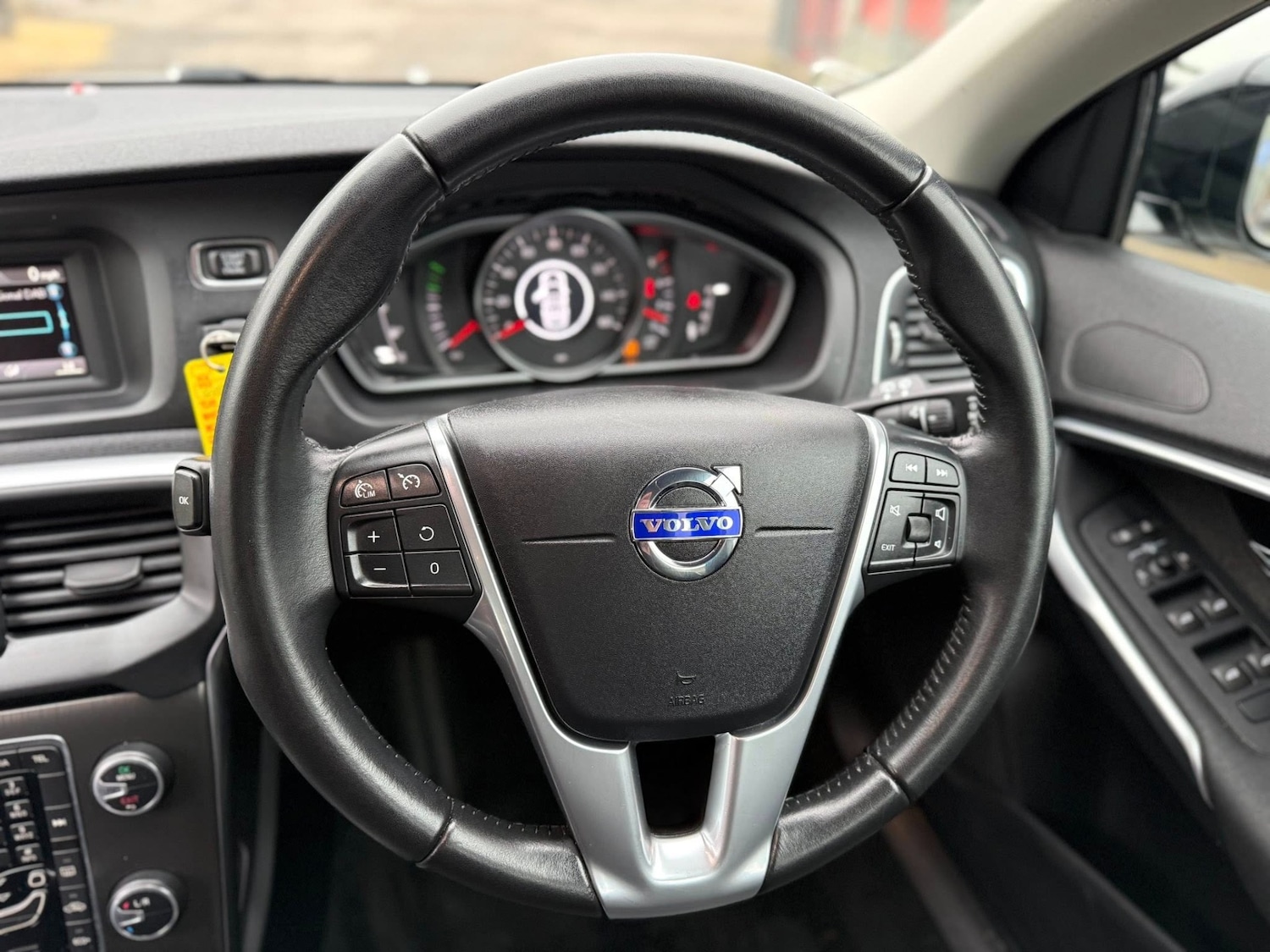 Used Volvo V40 2015 for sale - 77591646: Photo 22