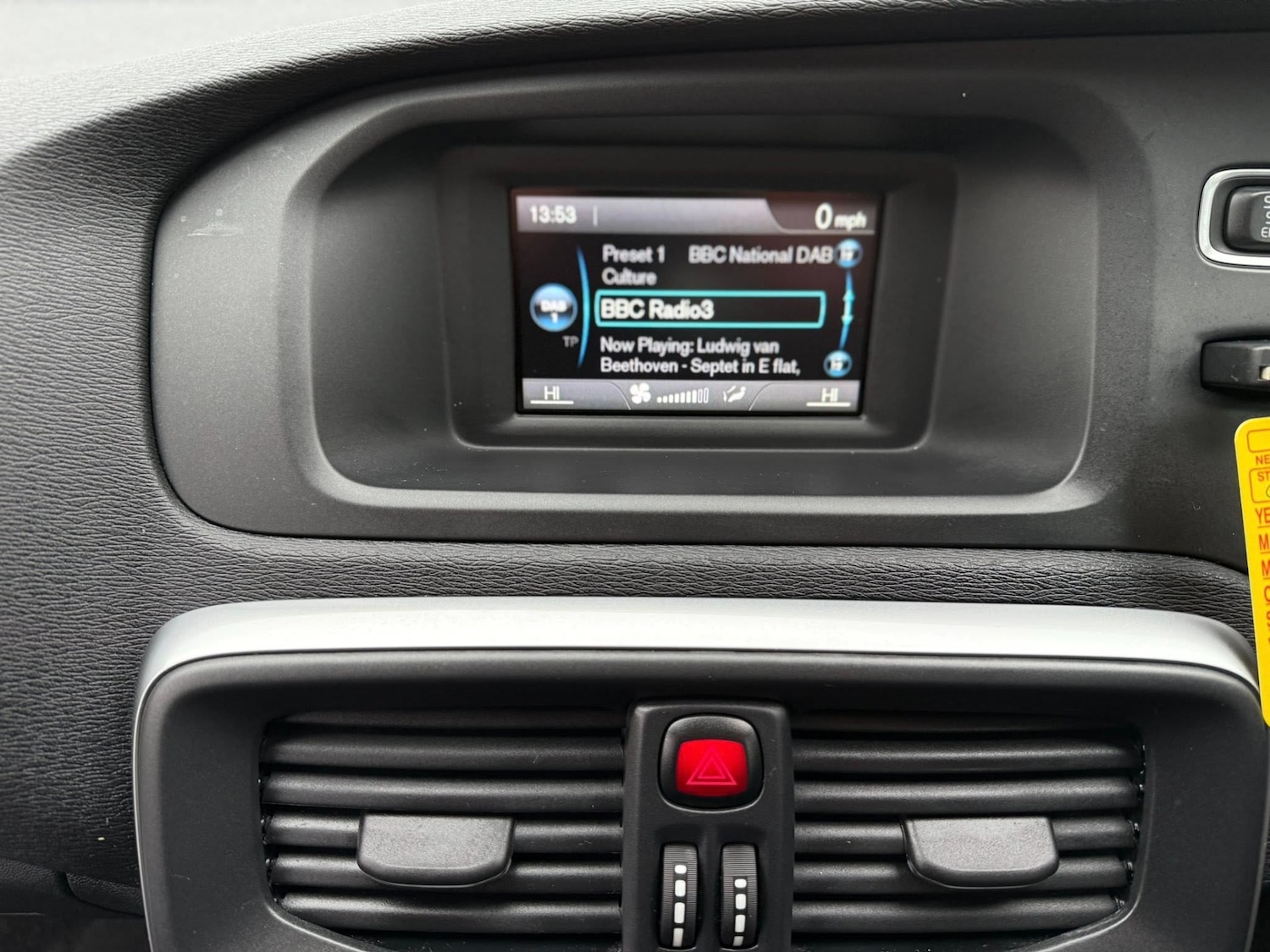 Used Volvo V40 2015 for sale - 77591646: Photo 23