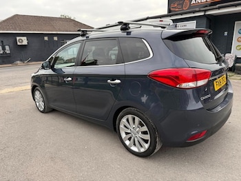 Used Kia Carens 2016 for sale - 76243060: Photo