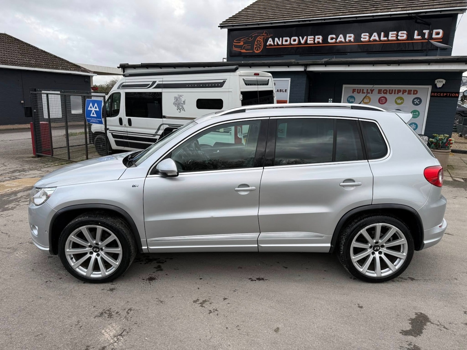 Used Volkswagen Tiguan 2009 for sale - 77261451: Photo 2