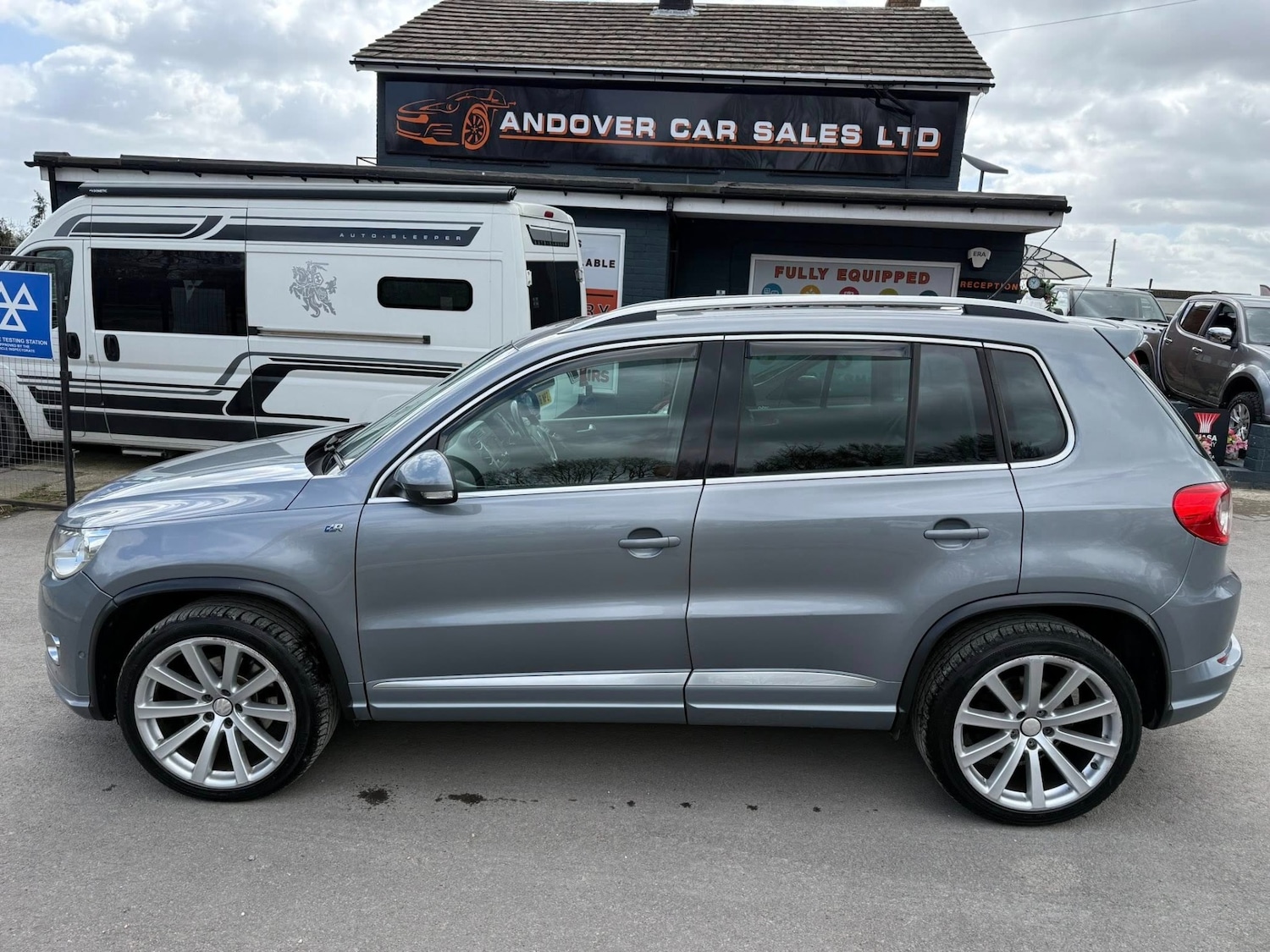 Used Volkswagen Tiguan 2010 for sale - 78066812: Photo 2