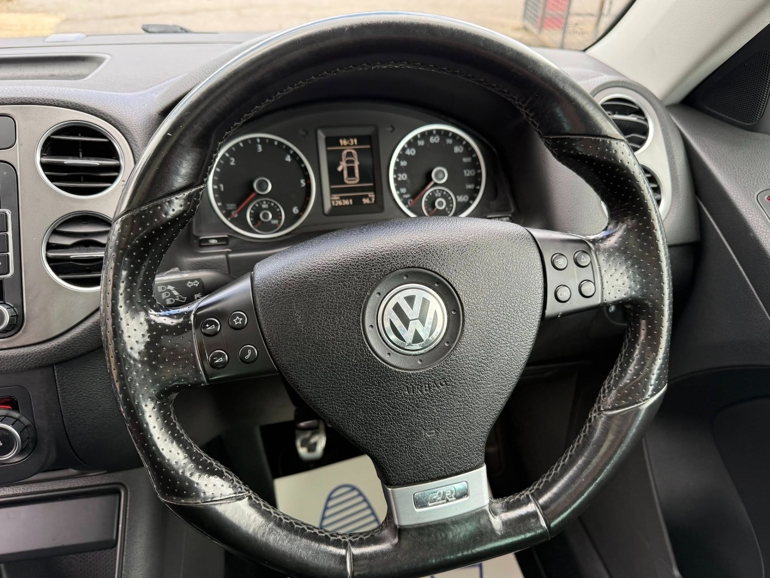 Used Volkswagen Tiguan 2010 for sale - 78066812: Photo 24