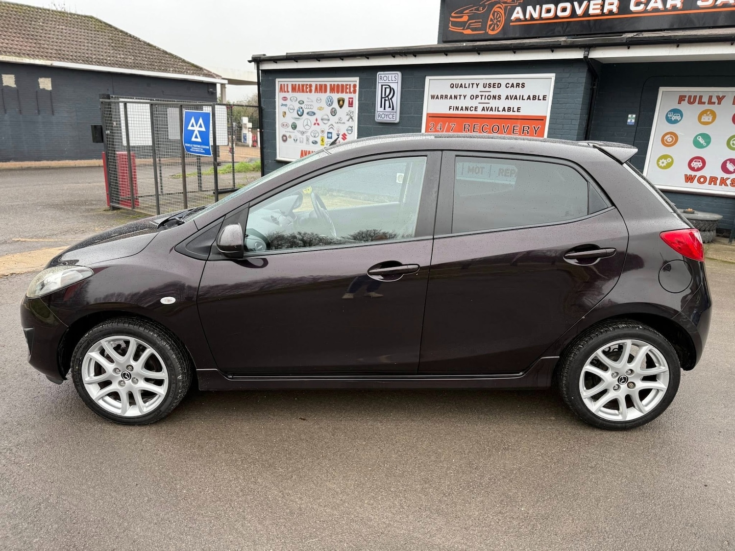 Used Mazda Mazda2 2013 for sale - 77240371: Photo 2