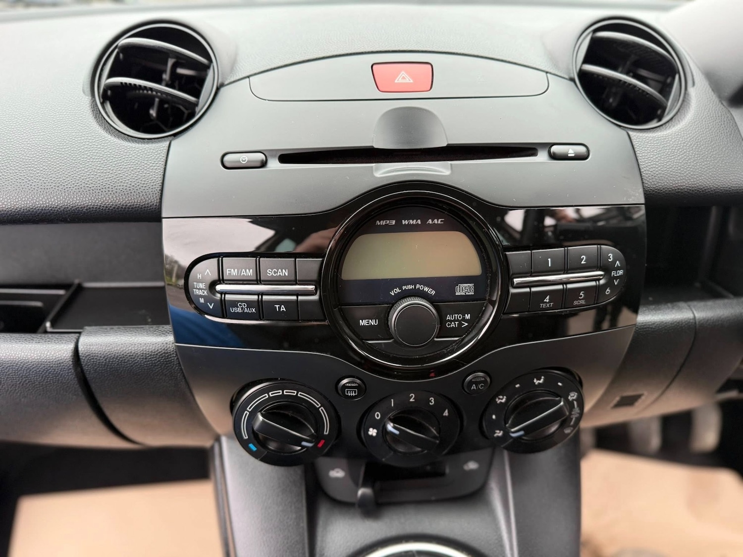 Used Mazda Mazda2 2013 for sale - 77240371: Photo 20